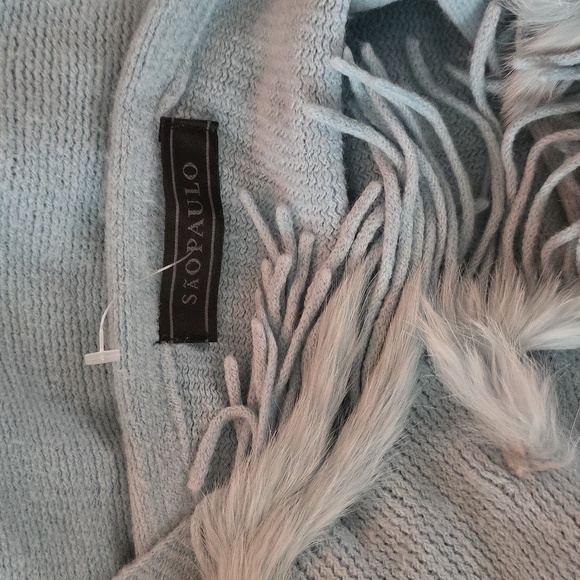 Light teal or sea blueish poncho with fringe & fur - Picture 5 of 5